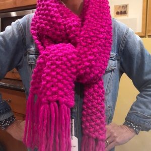 Express hand knit scarf🎈